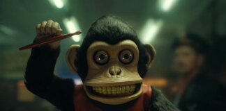 В игрушку вселяется зло в трейлере фильма «Обезьяна»