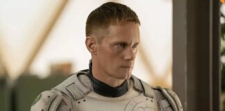 Александр Скарсгард стал бесполым роботом в сериале «Киллербот»