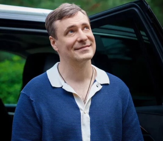 Евгений Цыганов снимается в комедии «Человек, который смеется»